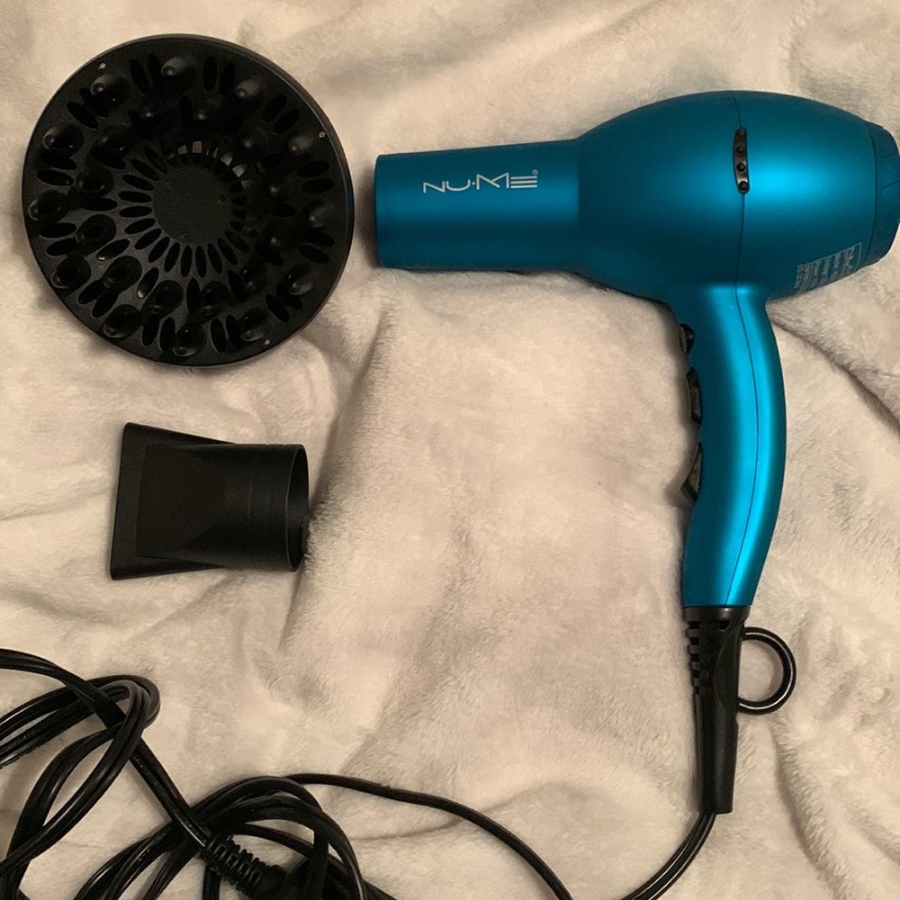 Nume blow dryer with diffuser